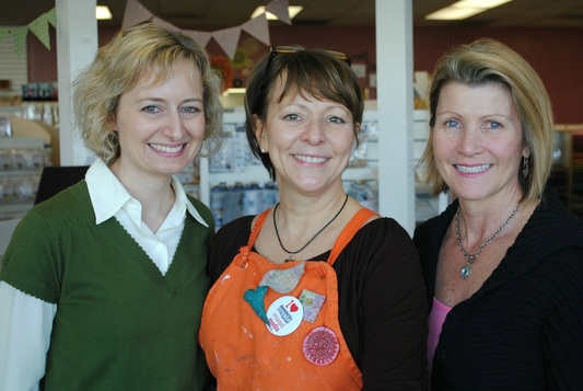 Mary C. Nasser, Mary Beth Shaw, and Julie Snidle at For Keeps Sake's Meet the Artist Soiree